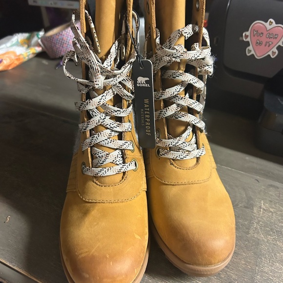 Sorel Women's Lexie Wedge boots, which are made of waterproof leather and felt - Picture 4 of 7